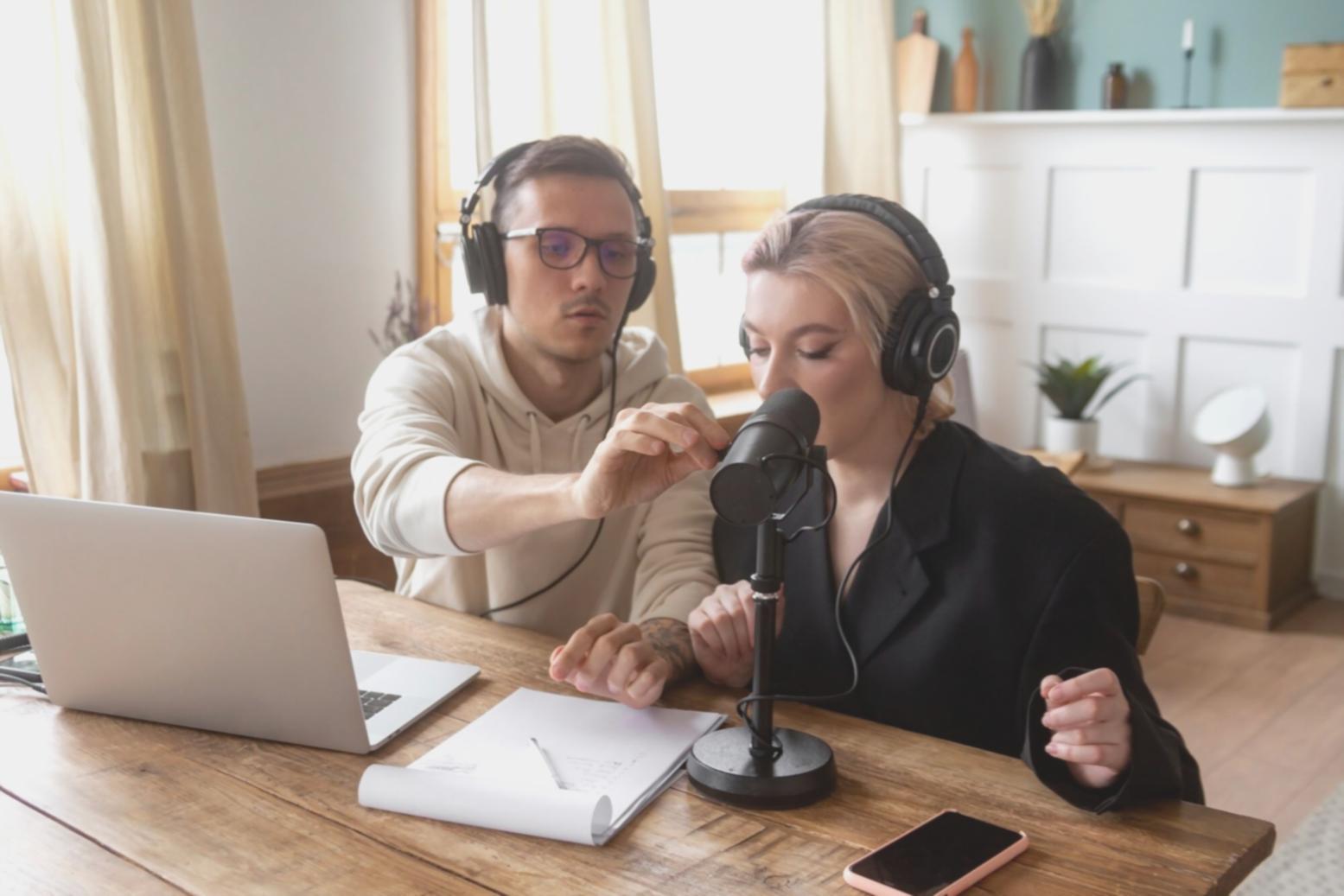 Interface de plateforme Enorix affichée sur plusieurs appareils